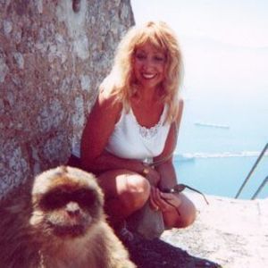 Meet your Posher, Enza